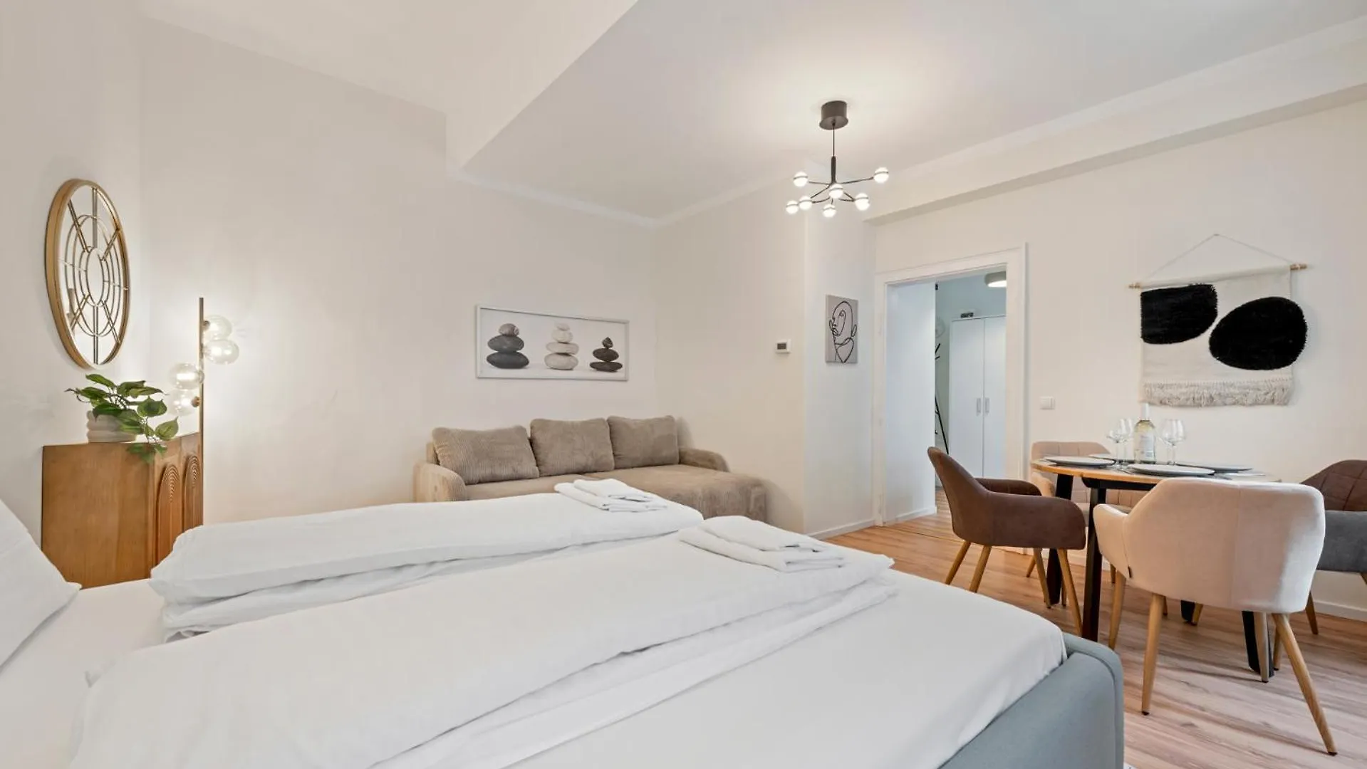 Cozy City Apartment - 15 Min To City-Centre - Contactless 24H Check-In Vienna 0*,  Austria