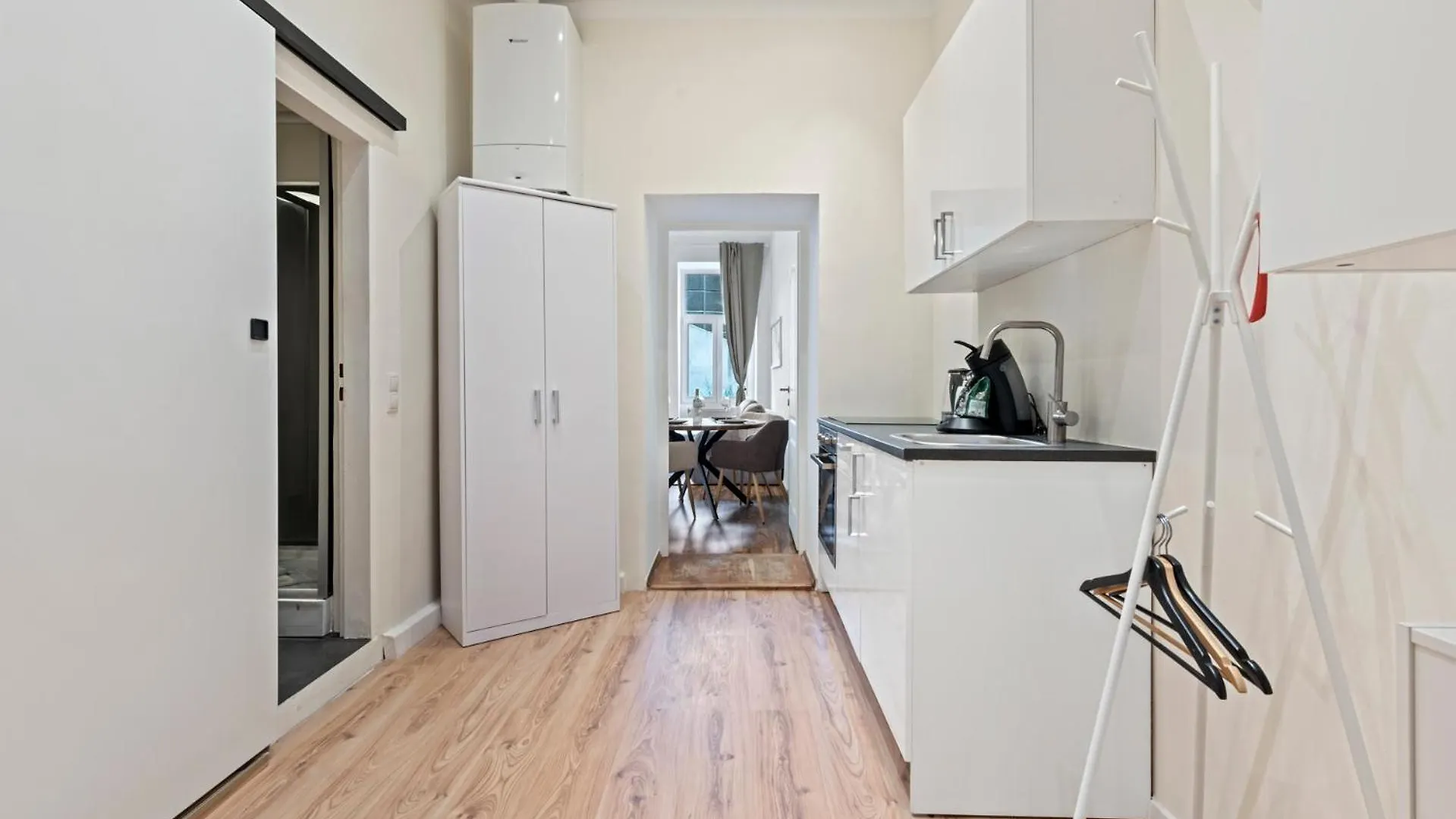 Cozy City Apartment - 15 Min To City-Centre - Contactless 24H Check-In Vienna 0*,  Austria
